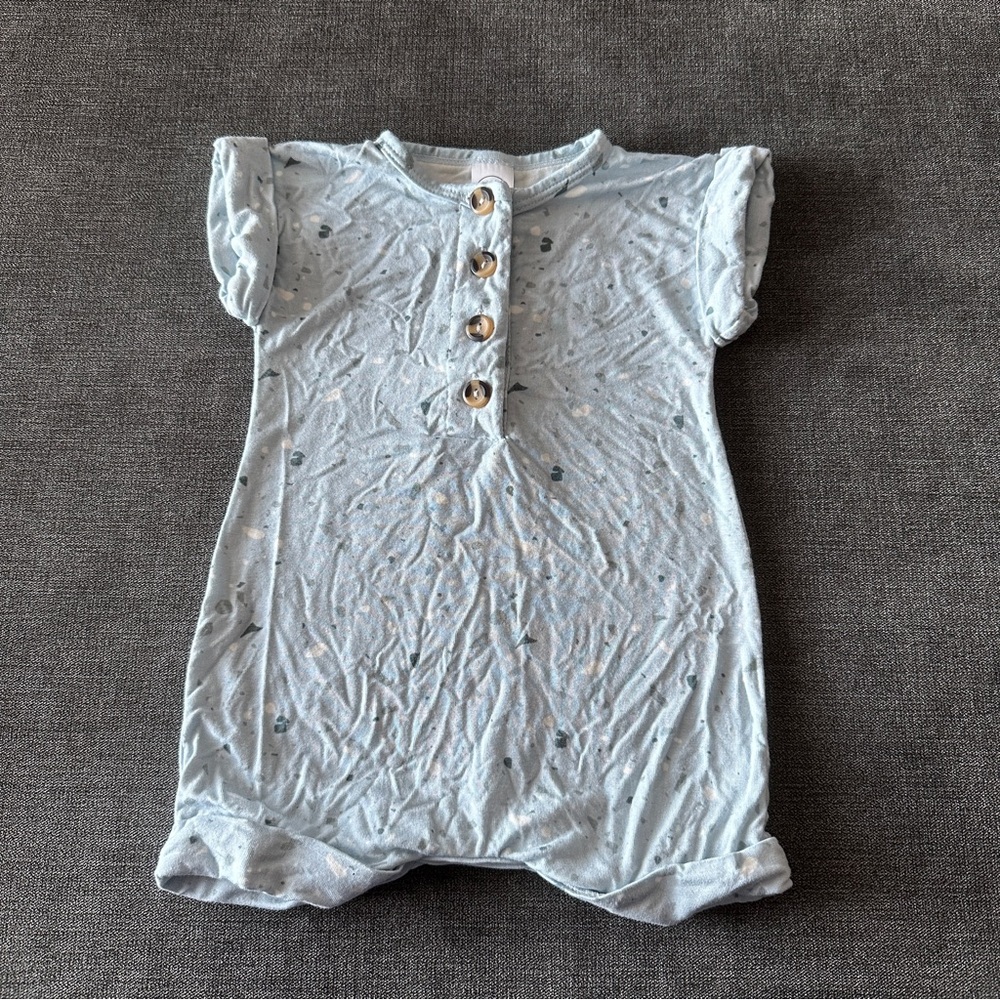 Lou Lou and Company Light Blue Baby Romper with Button Detail size 3-6 months